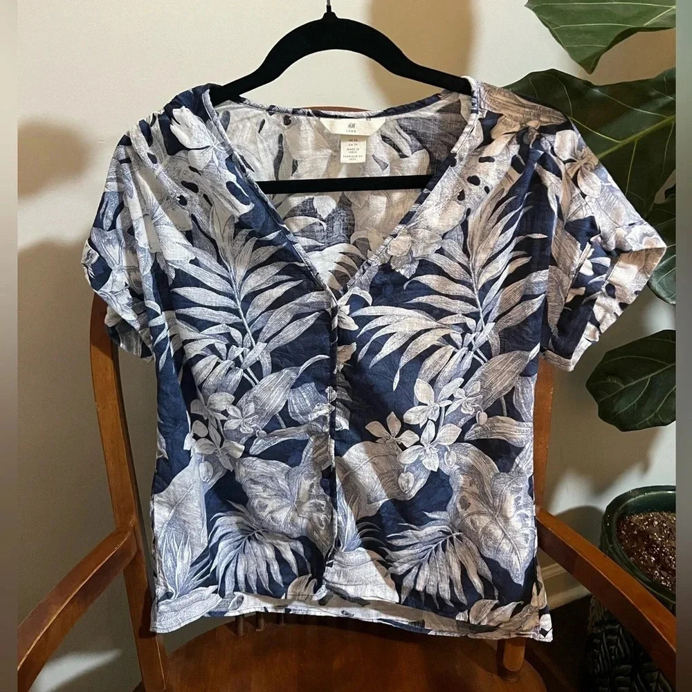 H&M XS Tropical summer shirt in Navy & White
